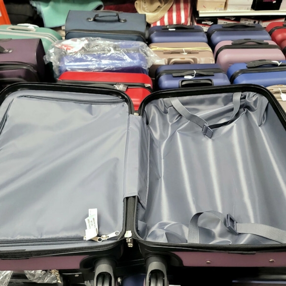 Tag Riverside 20" Carry-on Bag - Picture 5 of 6